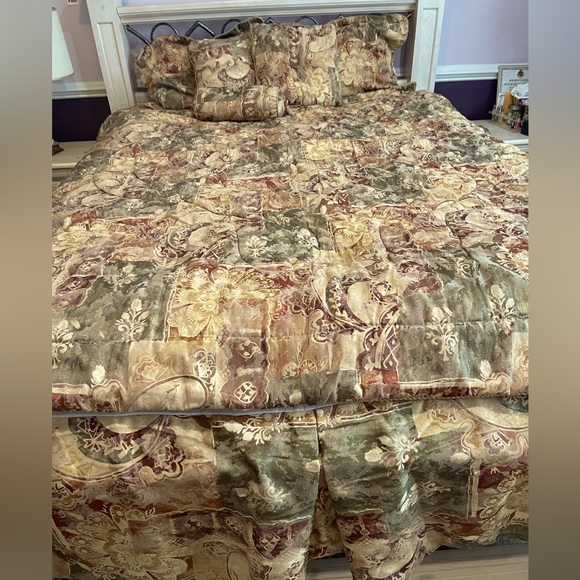 - Vintage Burlington Normandy Damask Queen Decorative Pillows - Picture 2 of 8